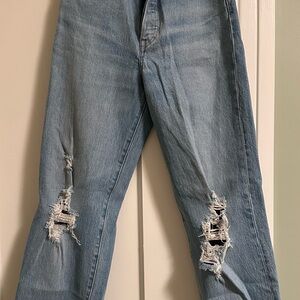 Levi’s rib cage straight jean light blue distressed
